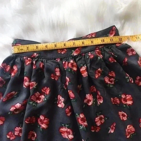 Hollister Gray Red Pink Floral Circle Skirt - Picture 4 of 6